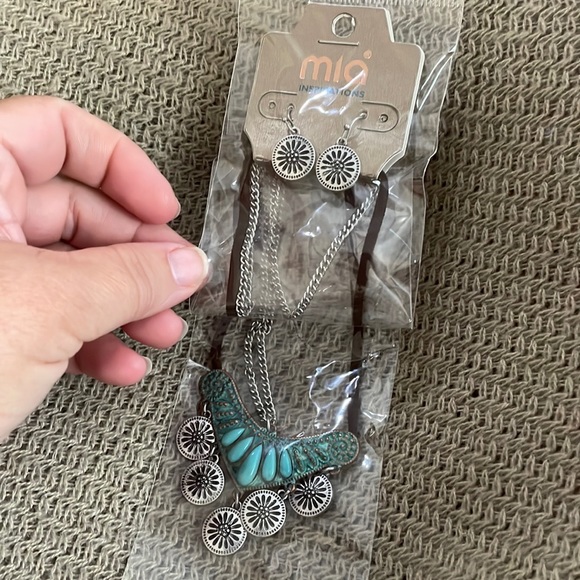 Mia Inspirations turquoise necklace and stud earrings-NWT - Picture 1 of 5